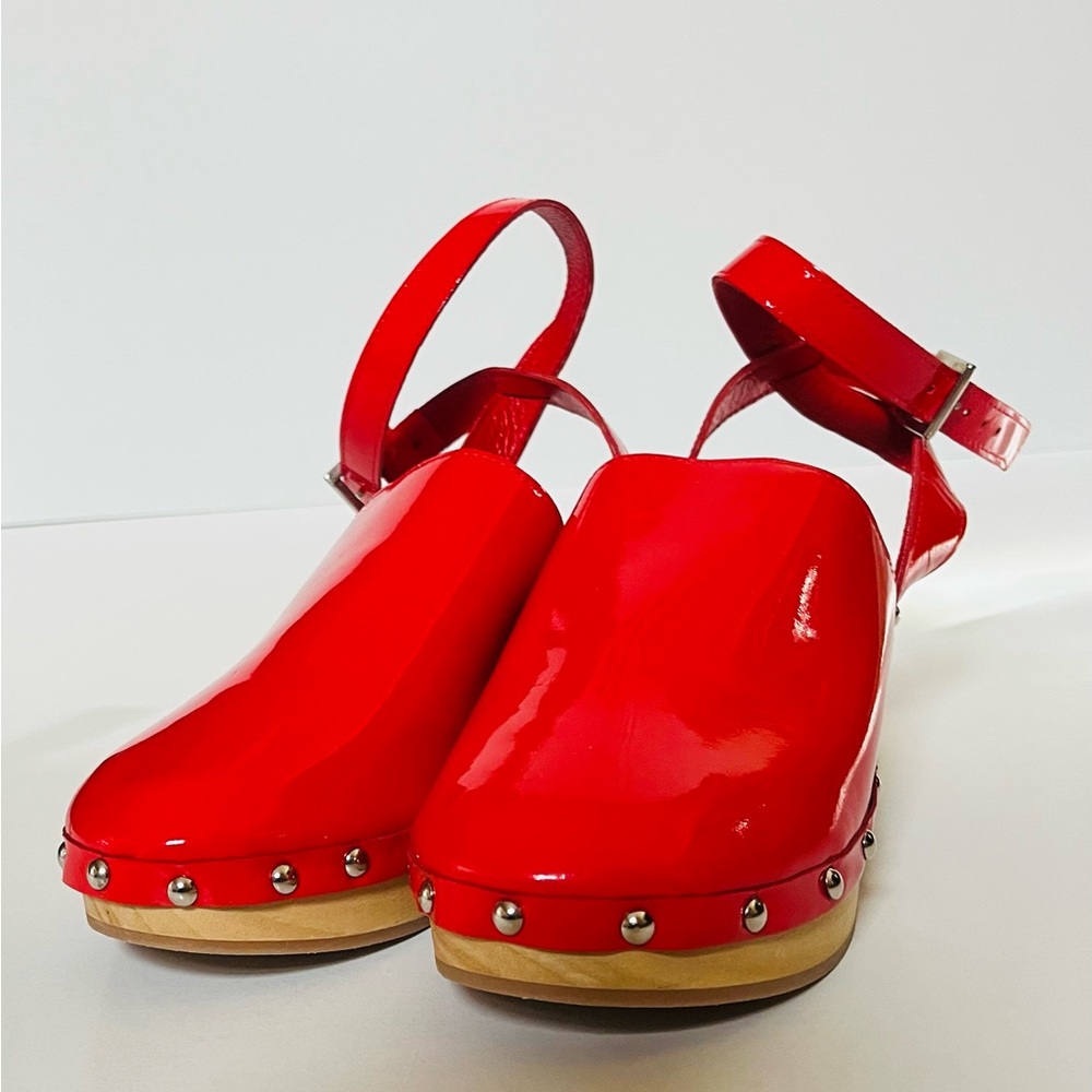 Sassy Cherry Red Patent Leather FREE PEOPLE/Unalira Clogs. Womens Size 38, US 8